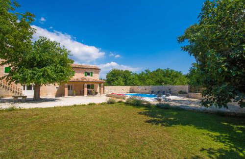 Villa Anton, a luxurious rustic villa in a peaceful setting - Foto 9