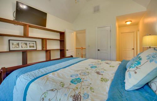 High Point Vacation Rental with Private Deck! - Photo 21