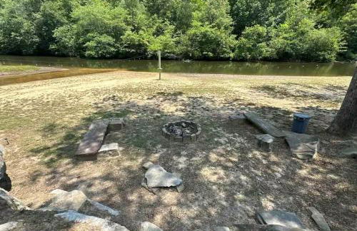 Brushy Creek Lodge - Riverfront, Hot Tub, Fire Pit - Foto 53