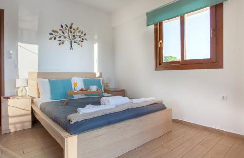 Family seaside Kladissos Villa with private heated pool! - Photo 32