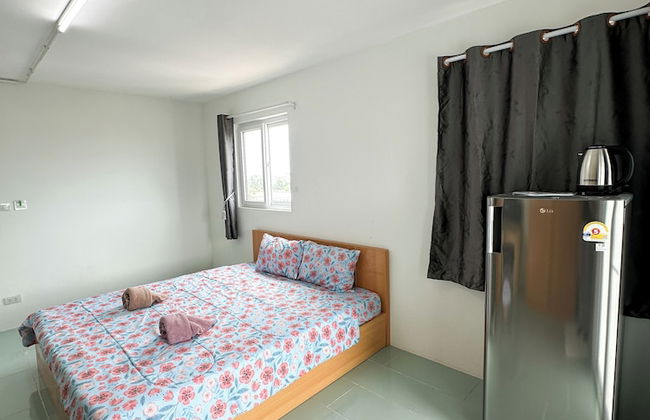 At Samutsakorn Suansom - Photo 4