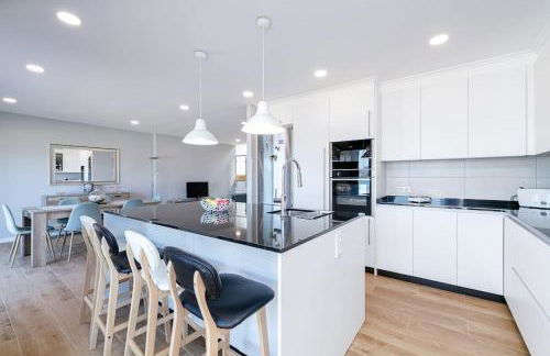 Casa nueva con piscina y vistas al mar - Foto 34