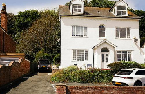 Delightful beachfront apartment - 2 bedrooms sleeps 4 - parking & stunning views - Foto 21