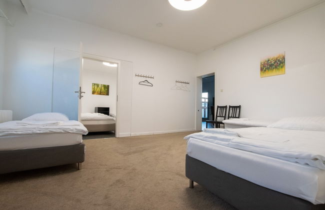 Spacious House - Photo 29