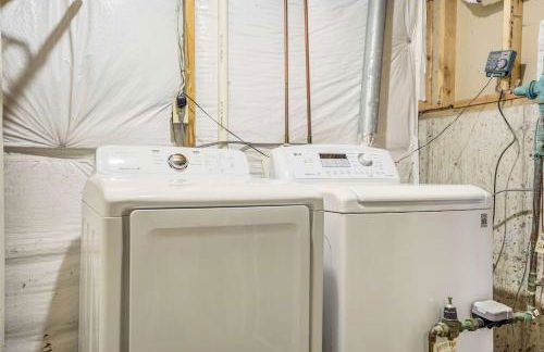 Witches Hollow Pet-Friendly Retreat Near Airport - Foto 54