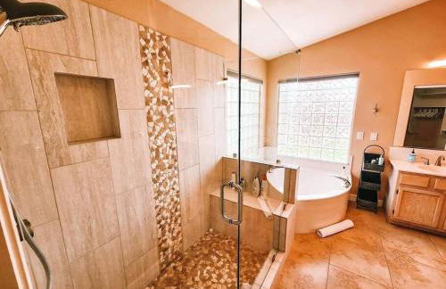 Luxury Pool Home! Amazing Back Yard Oasis - Foto 6