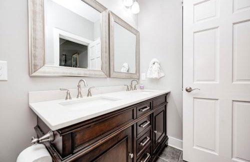 Indy Getaway - 5BR - Sleeps 16 - Arcade games - Perfect for families and groups - Foto 21