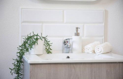 Presente Haven Studio - walk to reserve & town - Foto 15