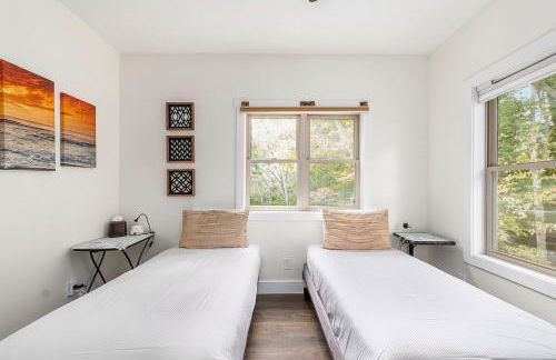 Beautiful Overlooking Shoreline 2BDR Chalet 2892 - Foto 9