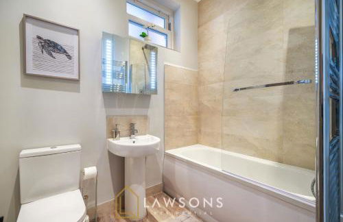 3-Bed, 3-Bath Apartment with Southsea Common Views - Photo 8