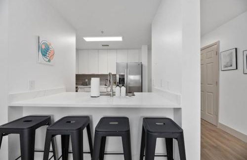 Stylish 4 Bed - 2 Mins to Stadium - Free Parking - Gym - Views - Foto 14