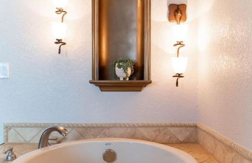 Champions Oasis Home - Near the Stadui2007m withPool & Grill - Photo 24