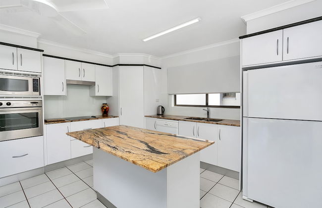 Roydon Beachfront Apartments - Photo 19