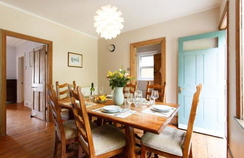 Executive Victorian House - Photo 25