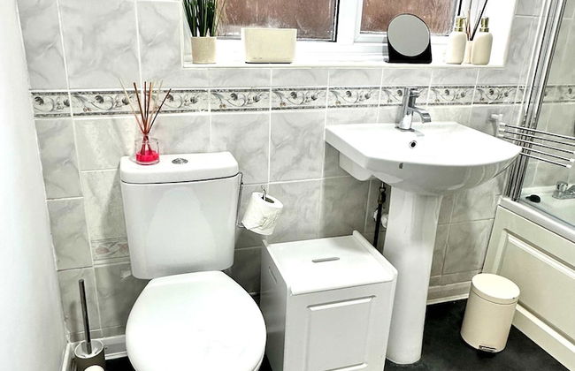 3 Bedroom Homely Retreat Near Slough - Foto 11