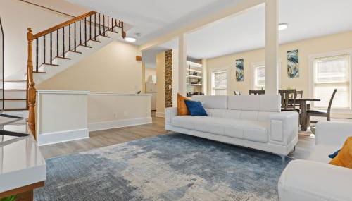 Skyrise Two Stories - Centrally Located - Foto 2