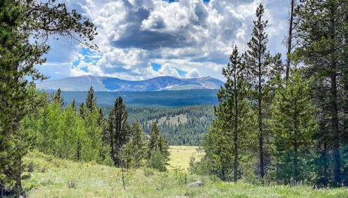 Secluded Log Cabin with Views & Hot Tub, Foosball, Wood Stove - Heavenly Homestead - Foto 2