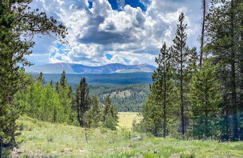 Secluded Log Cabin with Views & Hot Tub, Foosball, Wood Stove - Heavenly Homestead - Foto 2