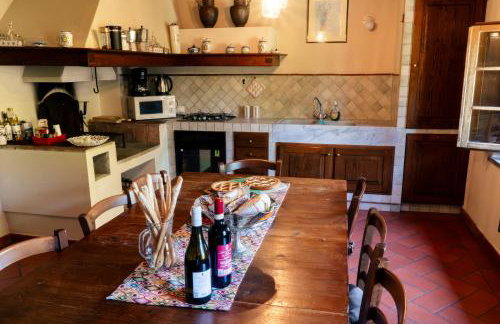 Podere I Sorbi, Spacious Tuscan Villa in Lajatico, Near Pisa & Volterra - Foto 14