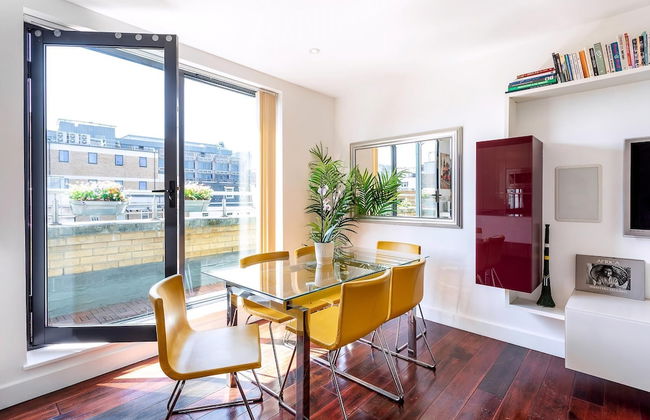 RAI - Modern Tower Hill Penthouse - Photo 1