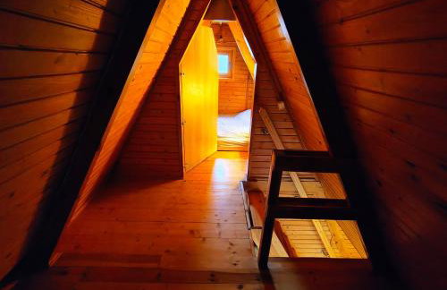 Chatka Baby Jagi - Domek z balią i kominkiem w lesie pośród jezior - Foto 31