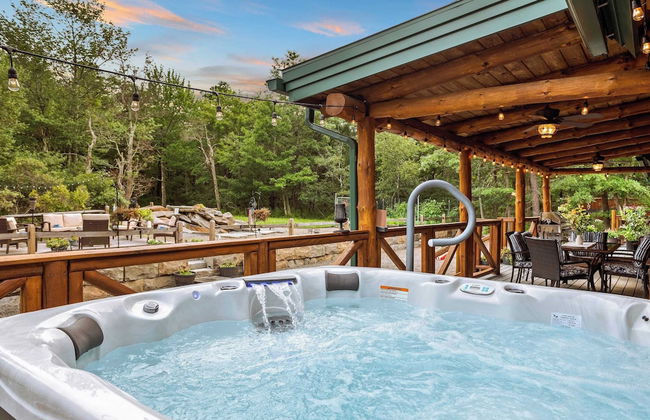 The Bigwood Cabin by Avantstay Hot Tub, Firepit, Pool Table, Private Yard - Photo 2