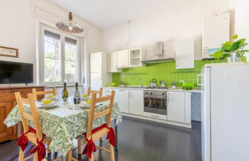 GuestHost - Station Oasis with Parking and Garden - Foto 9