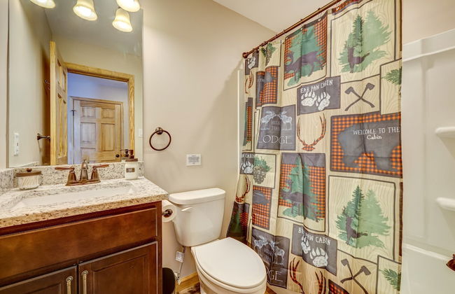 Over the Top Lodge by Avantstay Hot Tub, Shared Pool, Beach/lake Access - Foto 23