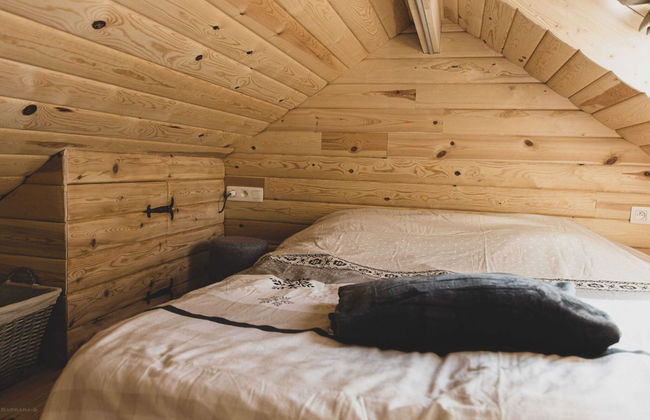 Romantic Woodland Chalet - Photo 4