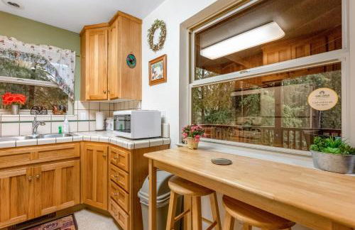 Rustic Mtn-View Home with Wood Stove Dog Friendly - Foto 10