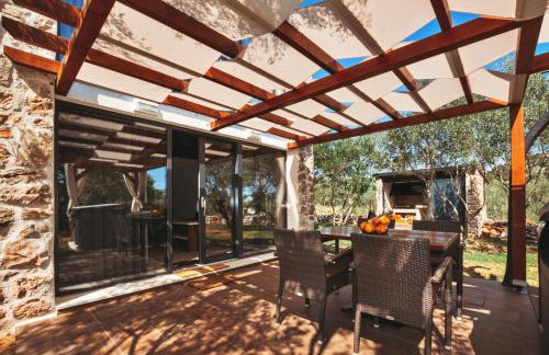 Capesanta atraktivna kamena kučica - Foto 8