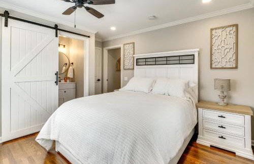 Screened Patio and Fire Pit Modern Westerville Home - Foto 15