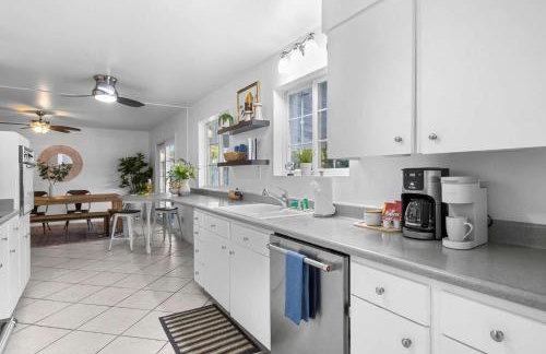 Shangri La Home - Boho Chic with Patio Pool & Grille - Foto 25