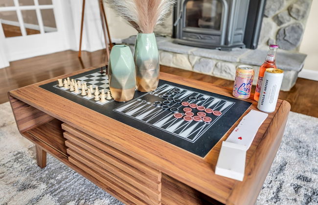 Family Retreat With Autumn Views and Fireplace - Photo 14