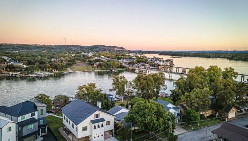 Immaculate Waterfront Family Home for 16 w Private Dock - Foto 2