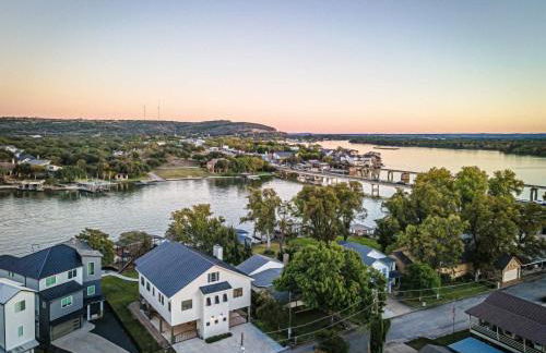 Immaculate Waterfront Family Home for 16 w Private Dock - Foto 2