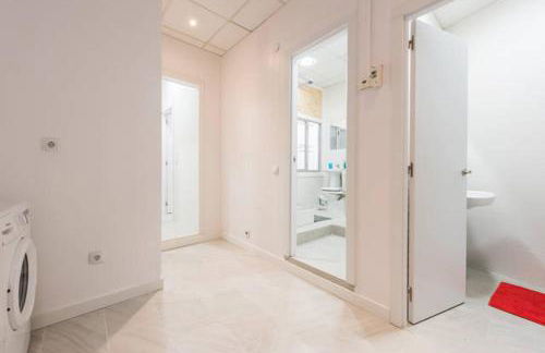 M&F Apartaments Gran Via - Photo 37