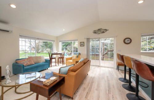 Sequim Escape with Gas Grill and Deck, Walk to Beach! - Foto 10