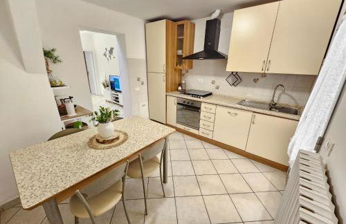 La CasEtta Bilocale Centrale con Terrazza ParkFree Wifi MiniPC PS4 AC - Foto 6