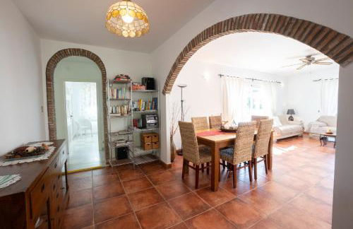 Private Heated Pool, Jacuzzi & 1225m2 garden in Villa Cipreses - Photo 50