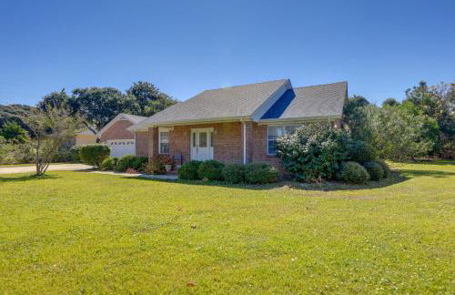 Pine Knoll Shores Getaway - Walk to Beach! - Foto 32