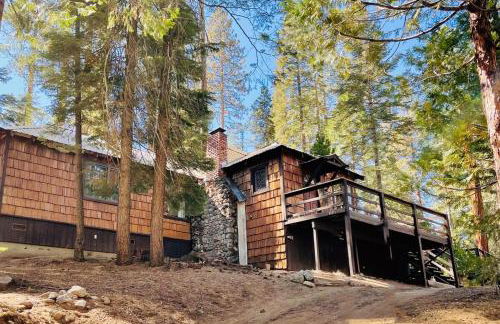 The Cedar House Prime Spot Kayaks & Cool AC - Photo 1