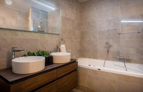 Solly Nook - OVO Network - Foto 8