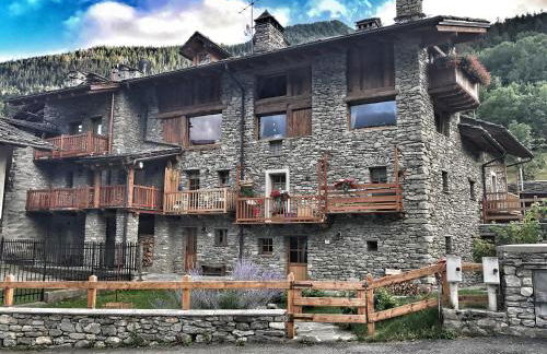 Bilocale pietra e legno immerso nella natura - Foto 1