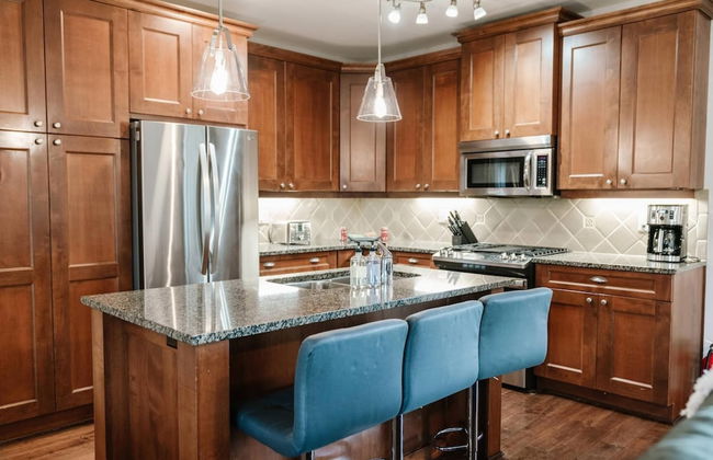 Lakefront Beachfront top Floor Condo w Pool - Photo 13