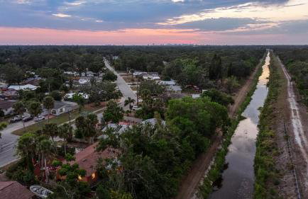 Sunny 3BR Oasis with Water View and Beach Gear Near Siesta - Foto 30