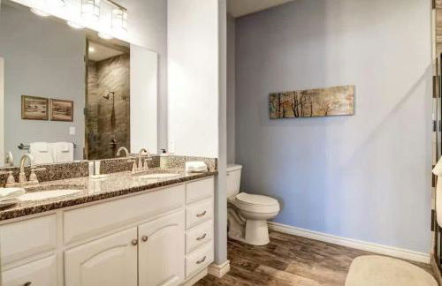 Coastal Chill Spot - Cozy 2BR Villa By The Beach - Foto 13