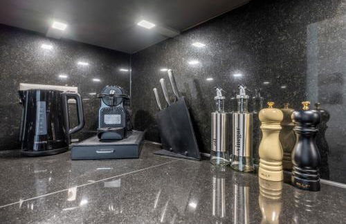 EXQUIS 2BR Design Apartment LOUIS I Parking I Balcony I Mercedes-Benz I Family-friendly - Foto 8