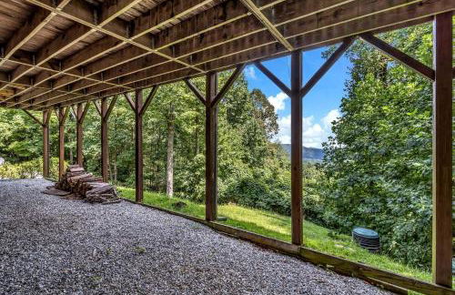 Cozy Mountain Cabin with Long-Range Views near Waterfall Park in Old Fort, NC - Foto 48
