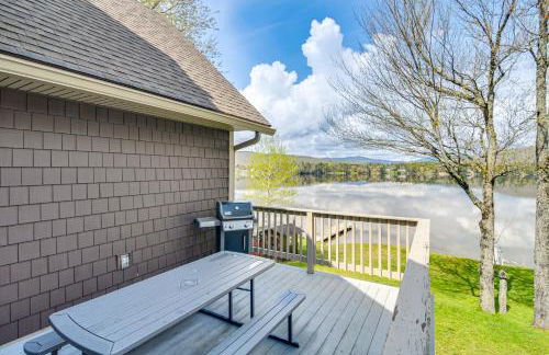 Lakefront New Hampshire Hideaway with Deck and Views - Foto 30